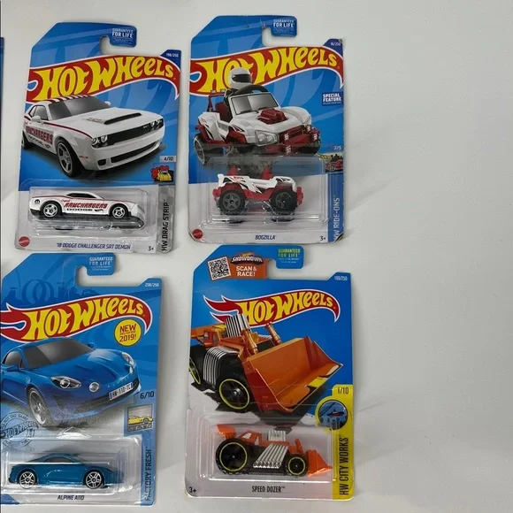 Hot wheels lot of 6 cars and case - Picture 3 of 5